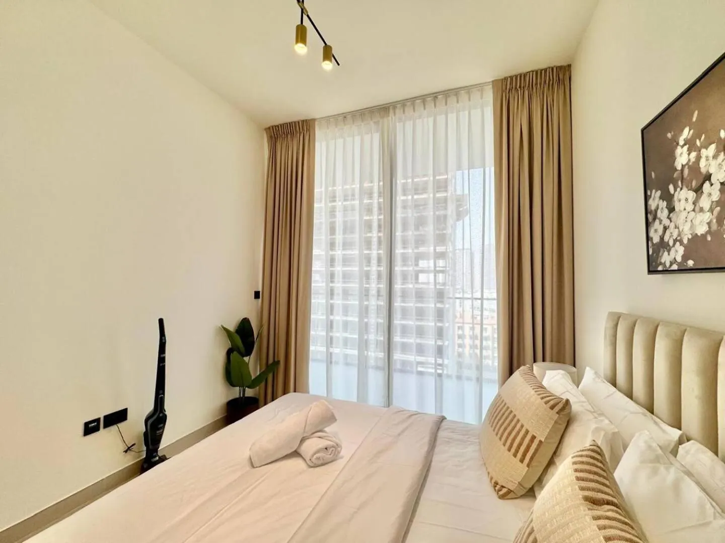 Cozy 1Br Wood & Beige Retreat In Jvc Apartment Dubai United Arab Emirates