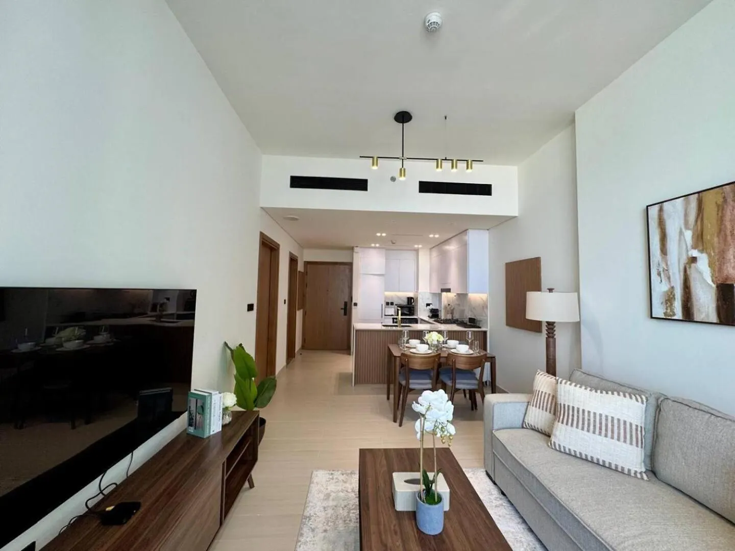 Cozy 1Br Wood & Beige Retreat In Jvc Apartment Dubai