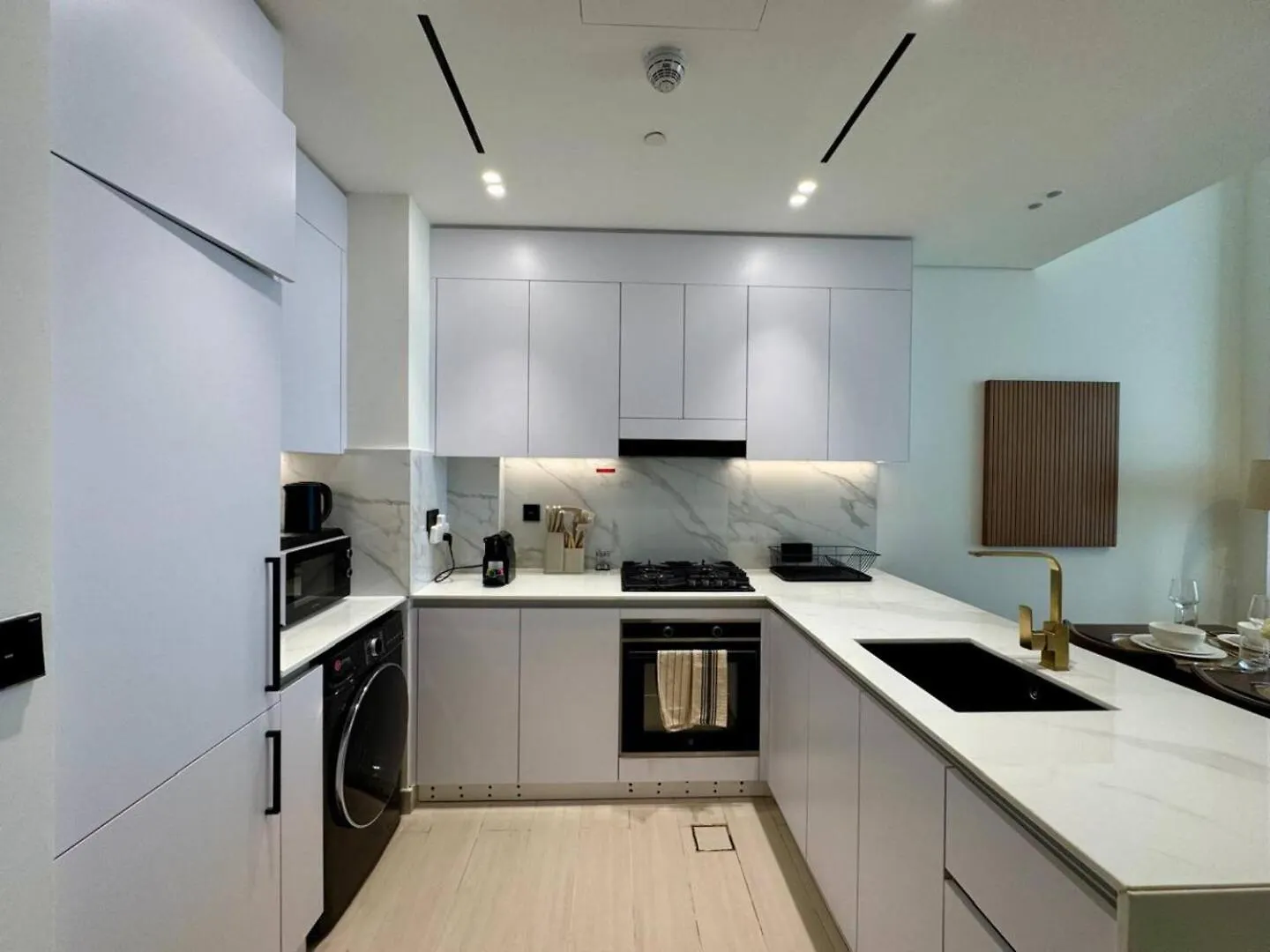 Cozy 1Br Wood & Beige Retreat In Jvc Apartment Dubai